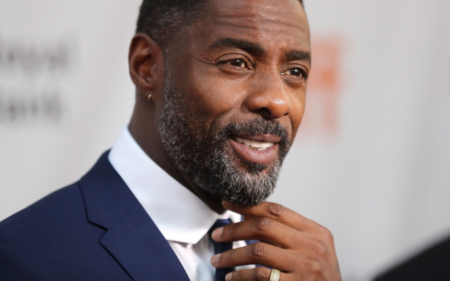 El británico Idris Elba fue declarado como "el hombre más sexy del mundo"
