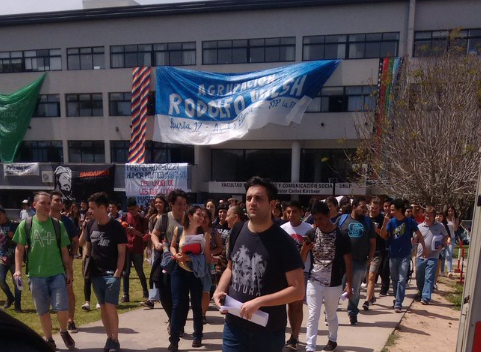 La facultad de Periodismo tuvo que evacuar por una amenaza de bomba