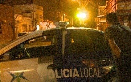 Lo sacaron de un bar en 48 y 11 y se vengó rompiendo el blindex del local