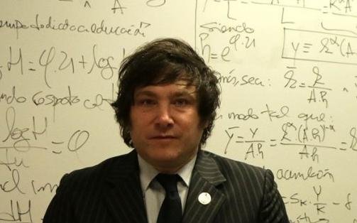 Era cantado: el economista Javier Milei debuta en el teatro con su “consultorio”