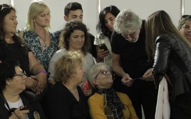 Madres de soldados caídos en Malvinas emocionaron a Roger Waters