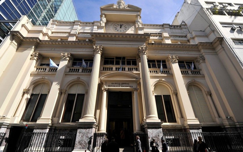 El Banco Central bajó la tasa de Leliq a 67,43%