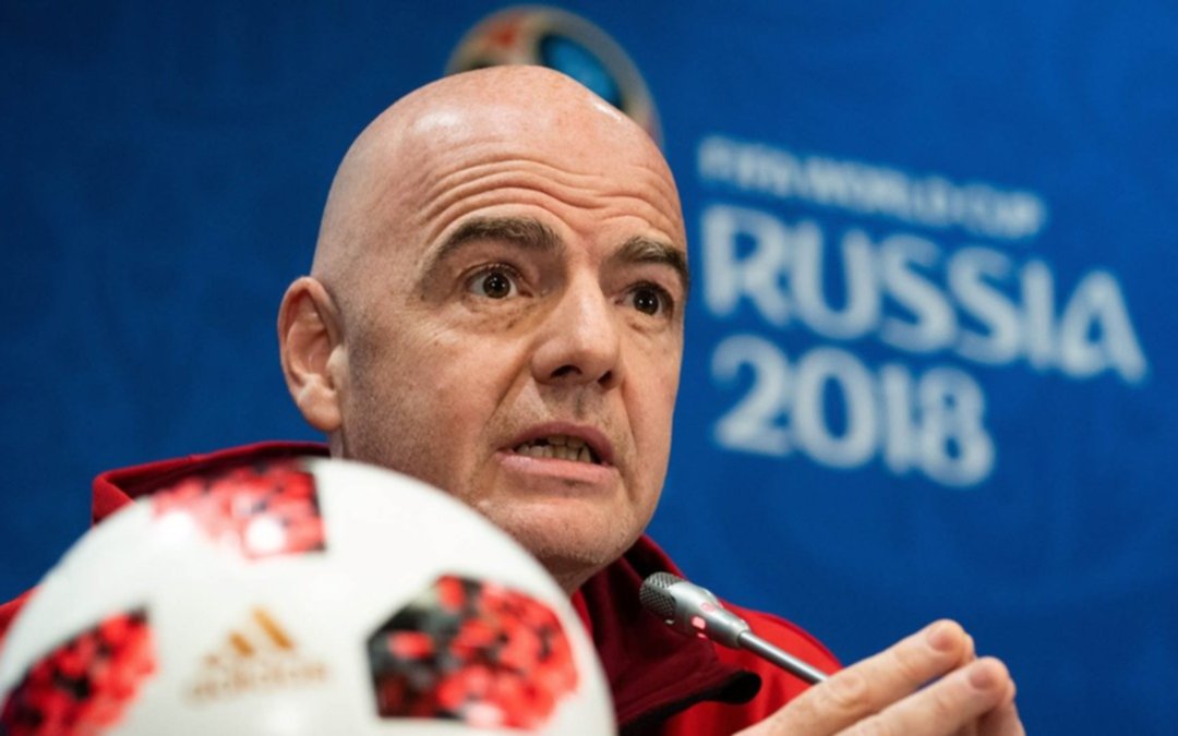 El presidente de la FIFA confirmó que estará en vuelta de la superfinal de la Libertadores