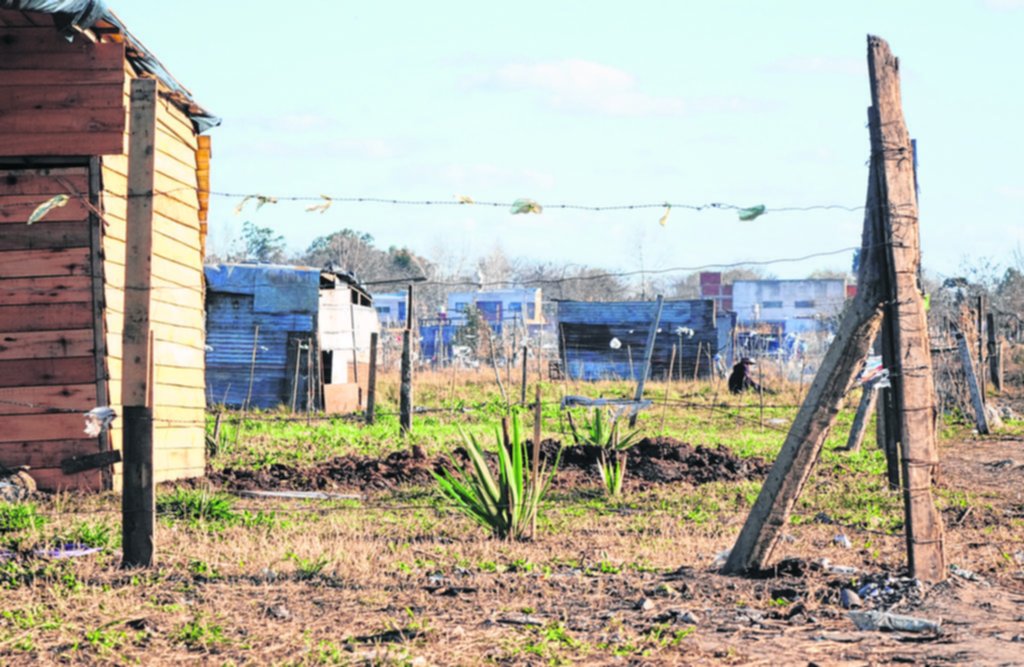 Preocupa a vecinos una toma de tierras en cercanías del Parque Ecológico