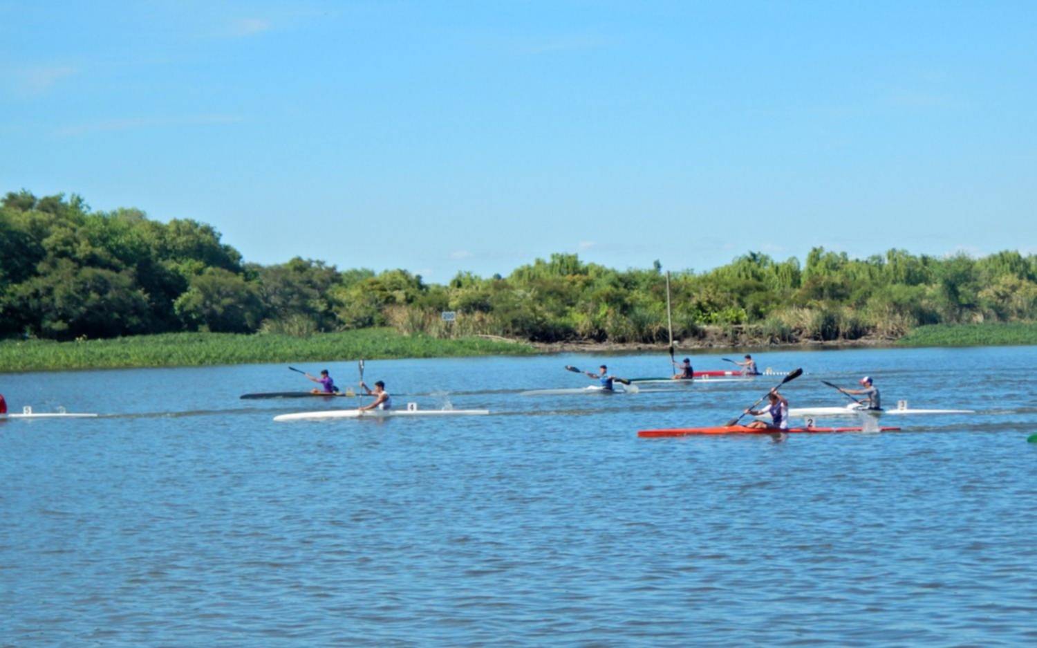 En el Campeonato de Canotaje, Regatas subió dos veces al podio