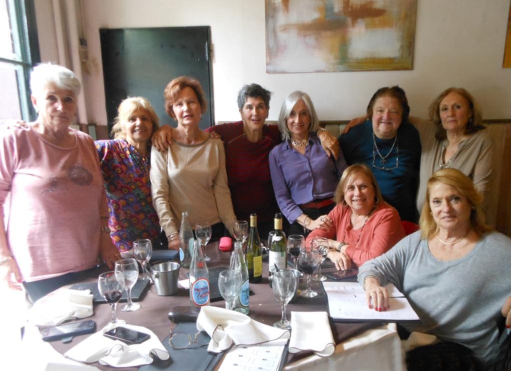 Reunión de egresadas
