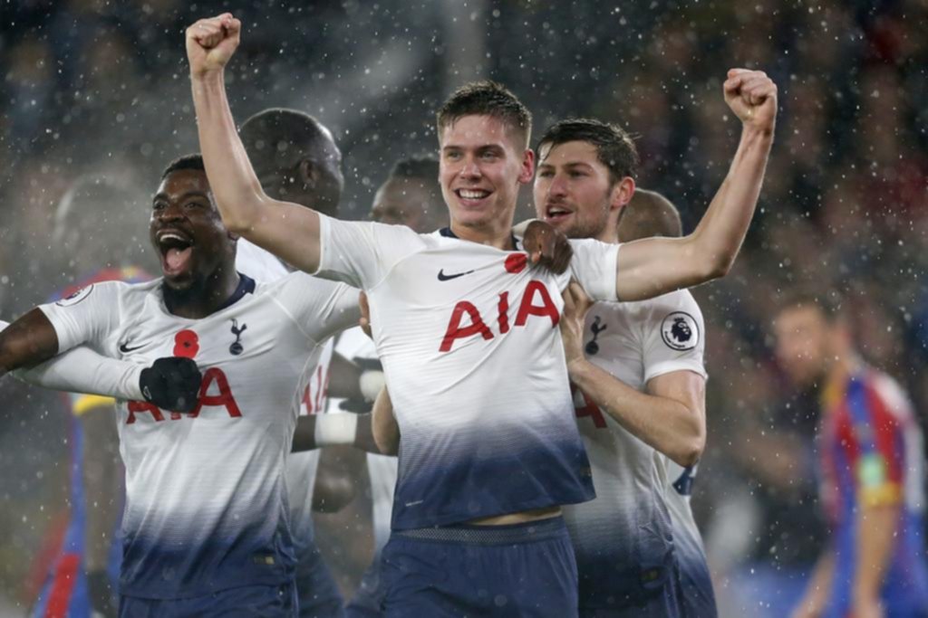 Foyth tuvo el “bautismo de gol” en Premier League