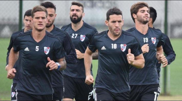 Gallardo improvisó una práctica vespertina y el equipo quedó concentrado