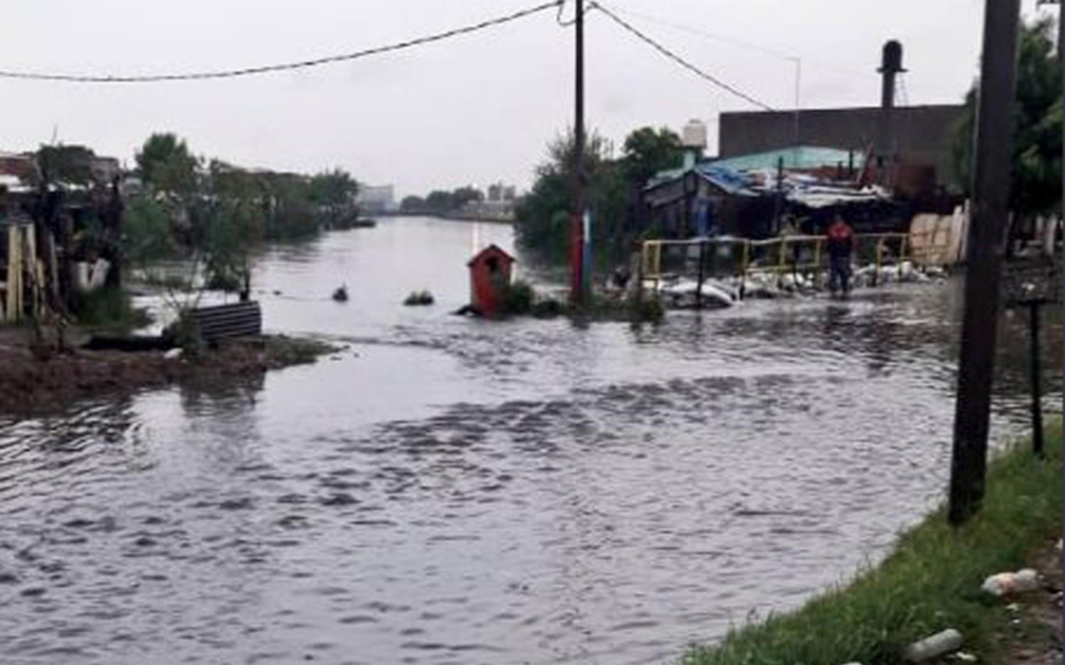 Más de 1300 personas continúan evacuadas en el Conurbano bonaerense