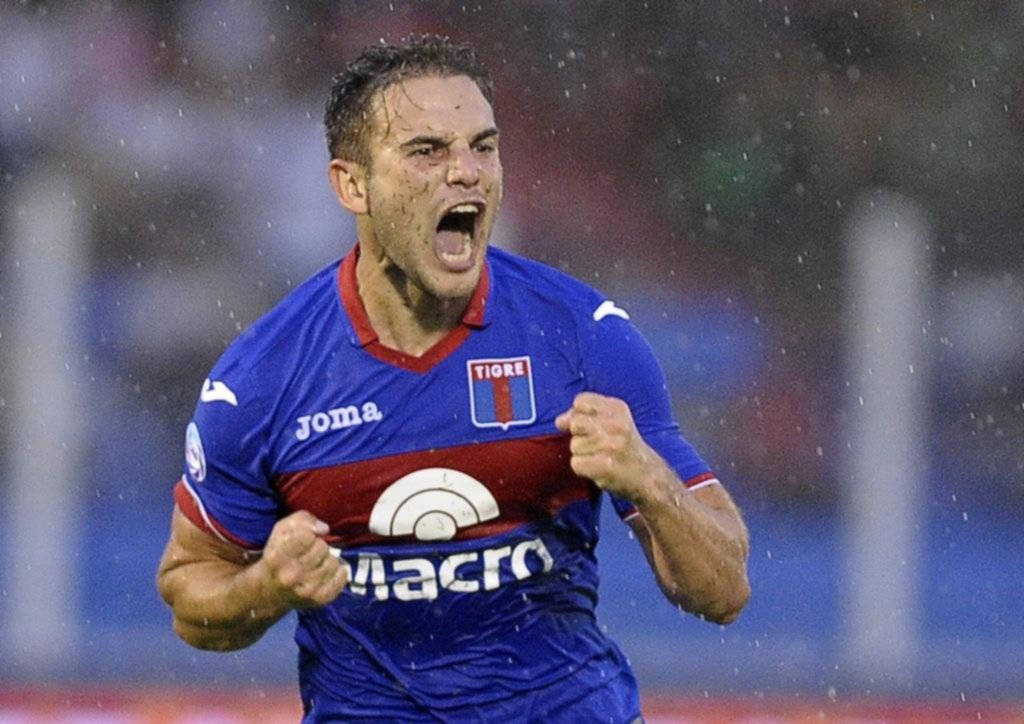 Tigre ganó con uno menos y dejó sin técnico a Argentinos