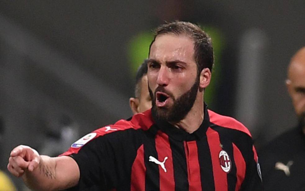 Higuaín pidió disculpas por su manera de proceder