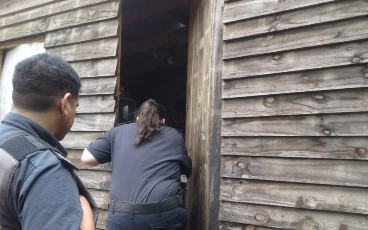 Rescatan a 5 pequeños en estado de abandono en una precaria casilla de Varela
