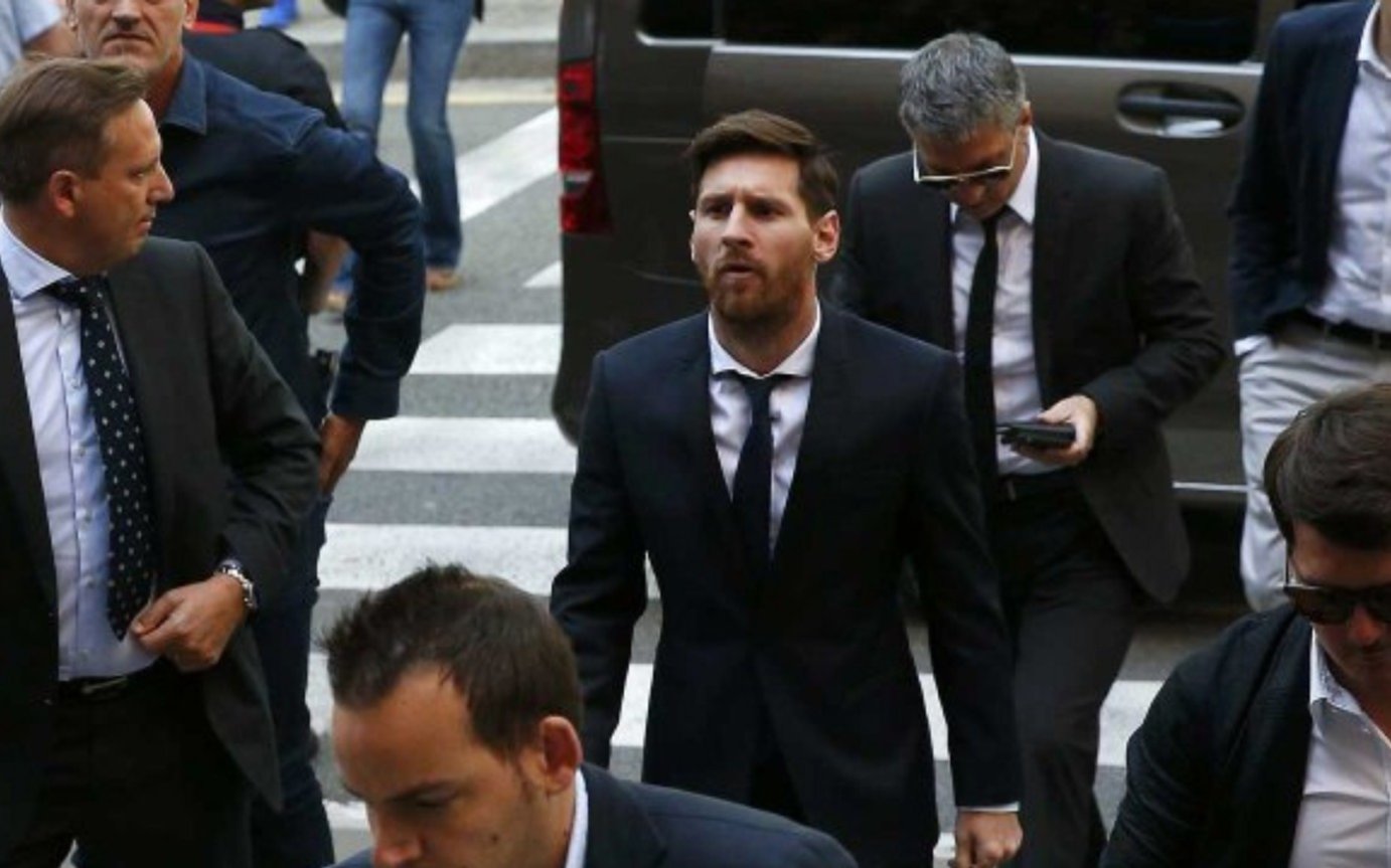 Messi no se presentó a un juicio por el incumplimiento de un contrato y podrían multarlo