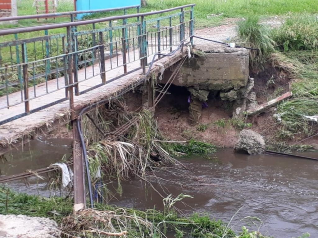 Dramático relato: se inundaron y tuvieron que valerse de sogas para cruzar el arroyo Rodríguez