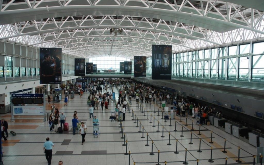 Una mujer denuncia que no le entregan el cuerpo de su madre varado en Ezeiza
