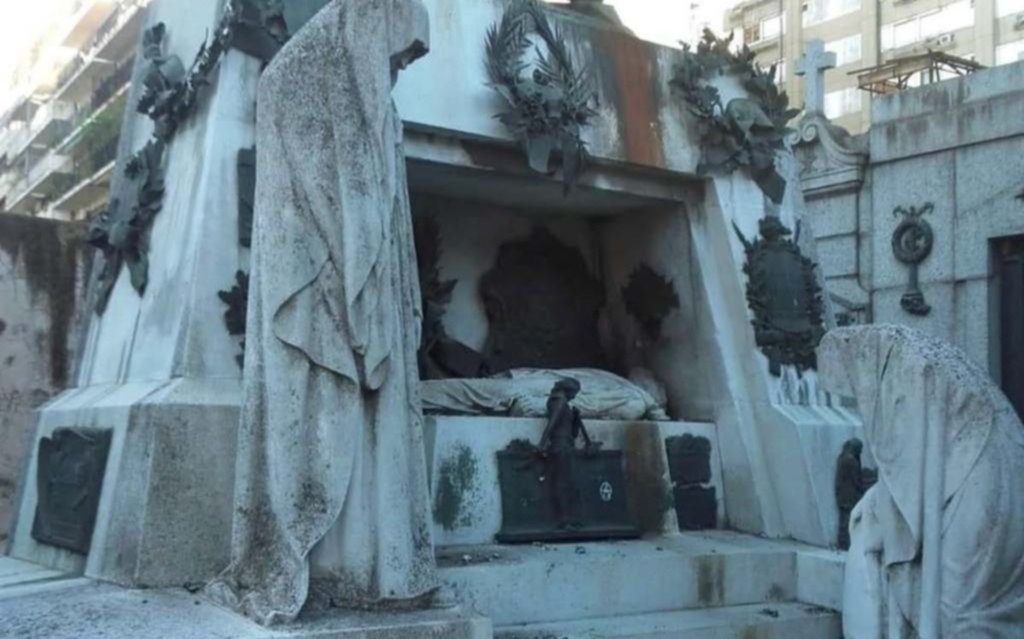 Otros 10 aprehendidos por el ataque con una bomba en el Cementerio de Recoleta