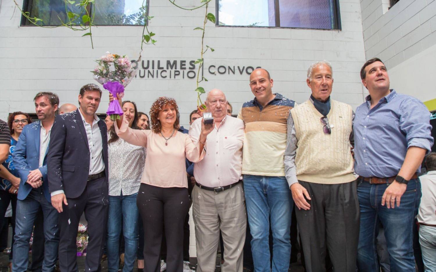 Medallas a municipales que cumplieron 25 y 35 años de servicio