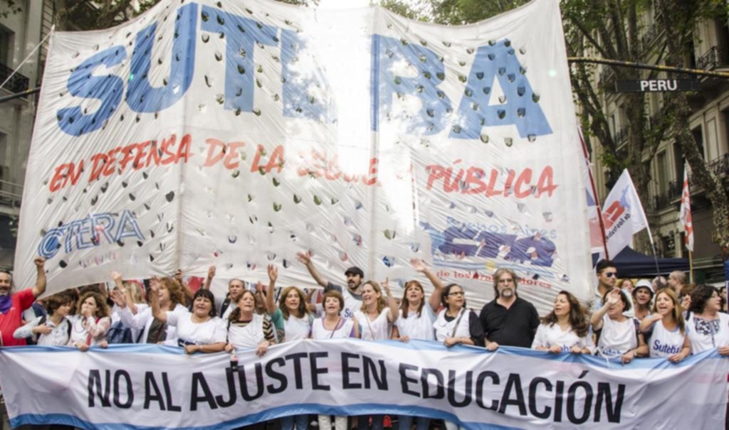 Los maestros van a la huelga y dicen que se viene “un duro ajuste” en 2019