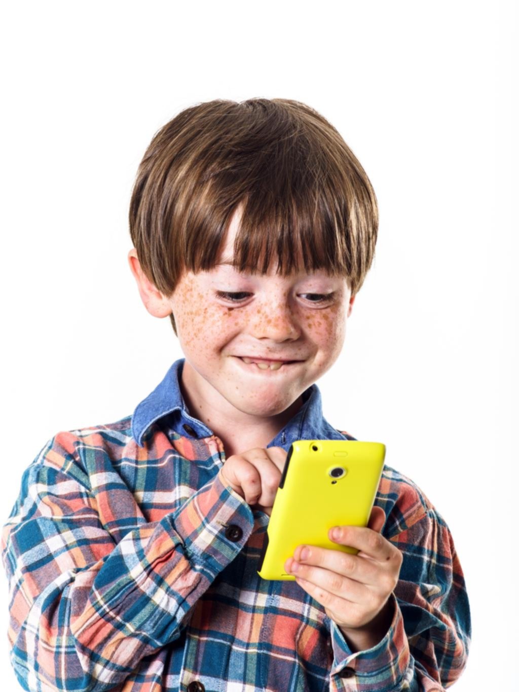 Peligro en la Web: cada vez más apps para chicos contienen publicidades engañosas