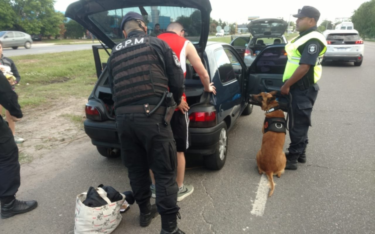 Se realizan múltiples operativos policiales en rutas por el fin de semana largo