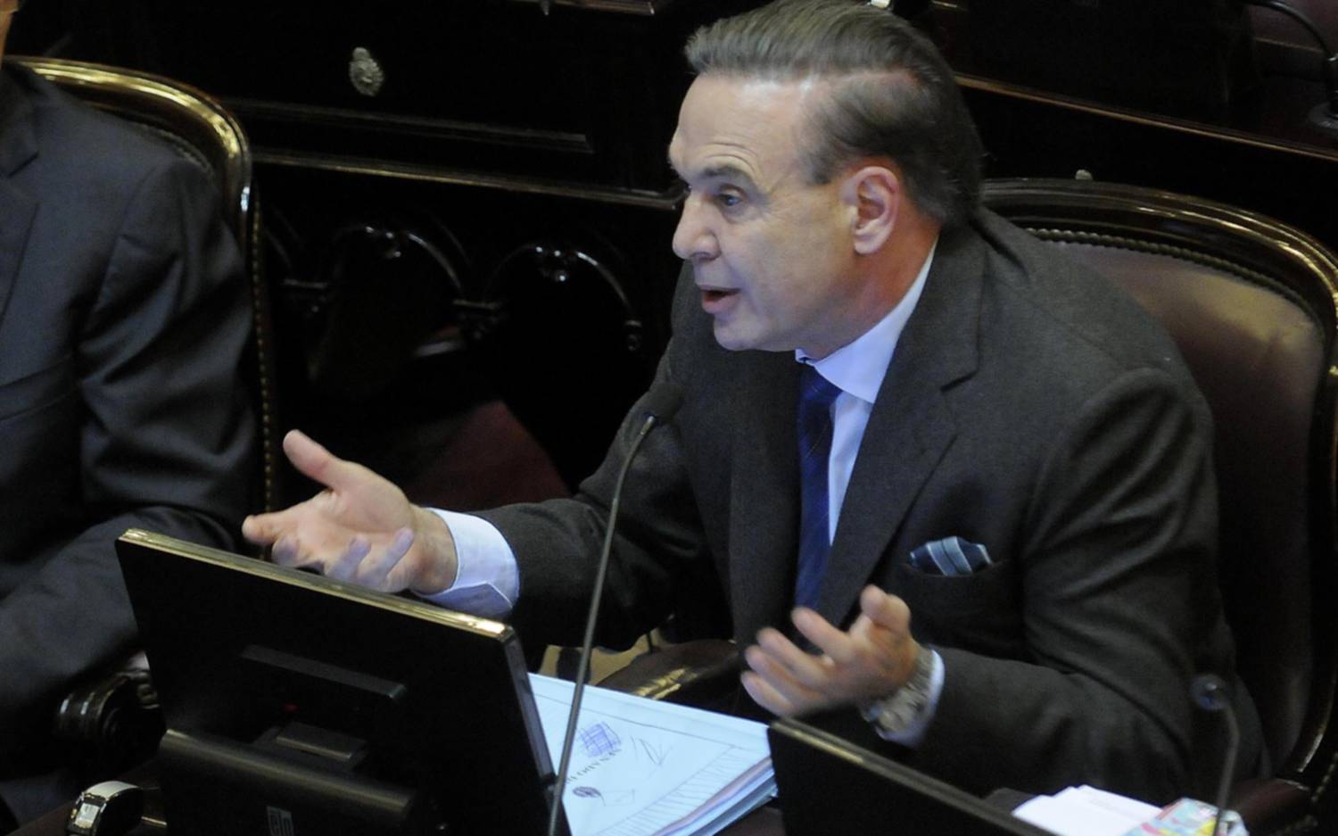 Pichetto contra la contracumbre del G20:  "Nos manda a la derrota y a la decandencia"