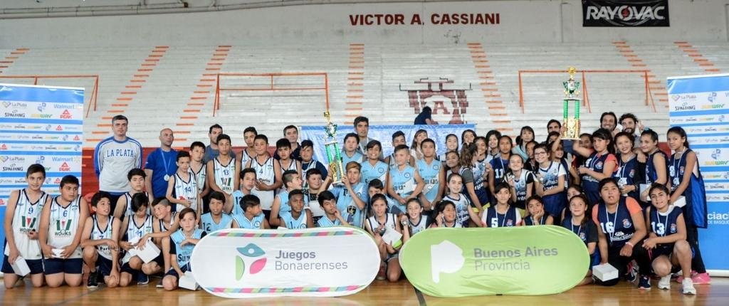 El básquet unió a más de 1.200 chicos de la Región y el torneo Jr. Escolar tuvo su emotivo final