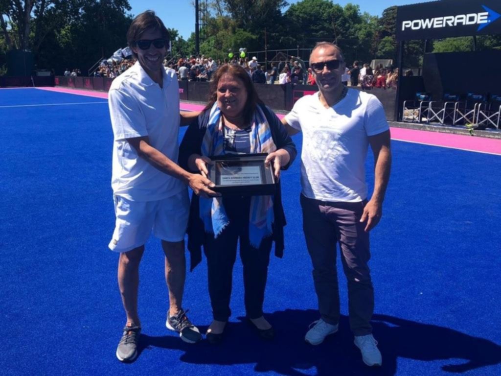 Reconocimiento a Santa Bárbara por la cancha sintética