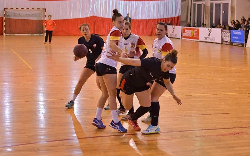 Duro golpe al handball albirrojo