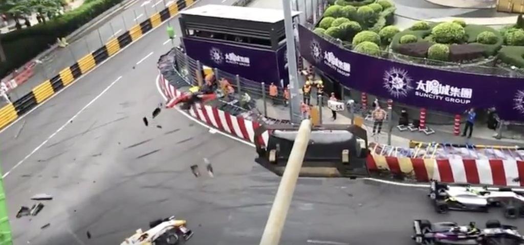Una alemana de 17 años perdió el control del auto y salió volando en Macao