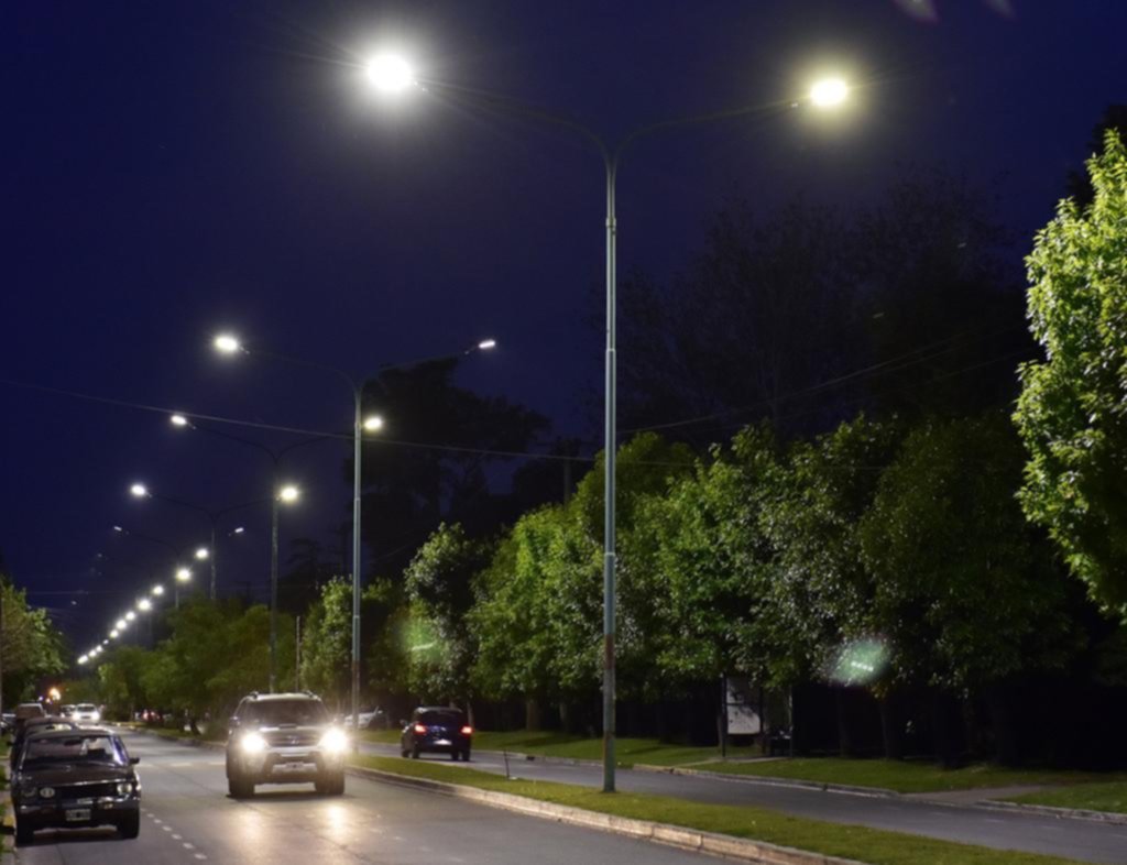 Las nuevas luminarias con tecnología LED ya llegaron a 450 cuadras de la Ciudad
