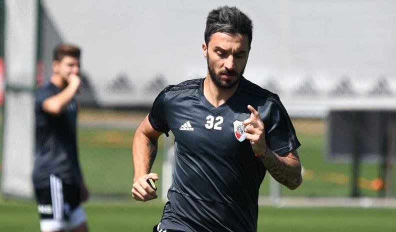 Scocco entrenó otra vez diferenciado y aún no tiene el alta