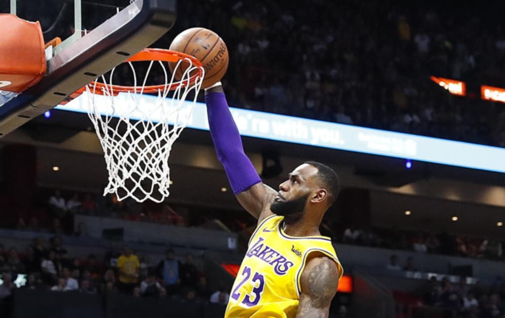 LeBron James metió 51 puntos y se sumó a otro selecto grupo de elite en la historia de la NBA