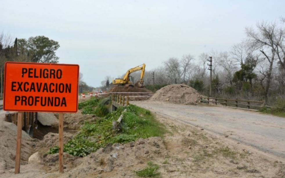 Por obras en a la altura del arroyo El Pescado, realizan desvíos en la Ruta 11