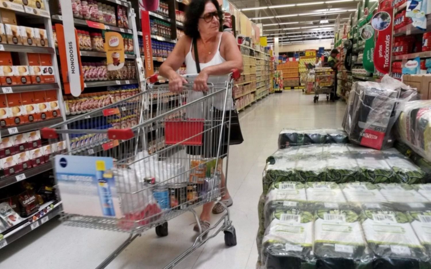La canasta básica subió 7,5% en octubre según el INDEC