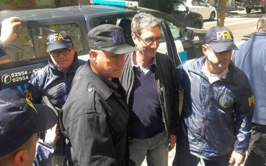Profesor tendra que pagar 5 mil pesos y realizar tareas comunitarias por agredir auto de Macri
