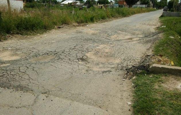En dos barrios armaron un mapa de baches y en otro, por los pozos, se quedaron sin micro