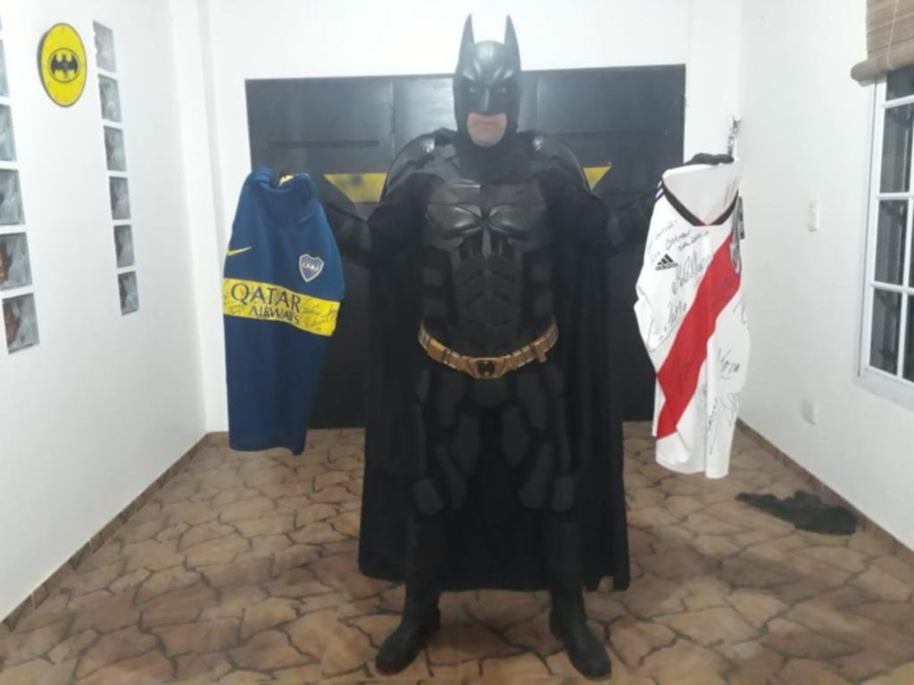 Batman solidario rifa un “clásico”