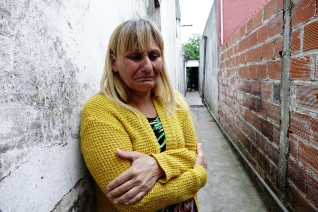 La madre del adolescente que robó y se fugó esposado pide que “lo internen”