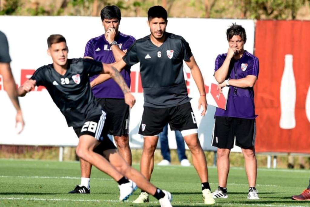 Gallardo sigue con los ensayos: probó con Quintero y también con Mora