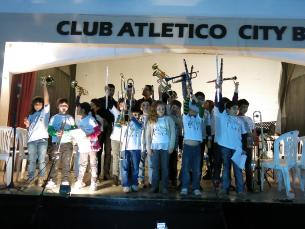 Actúa la orquesta de niños del Club Atlético City Bell