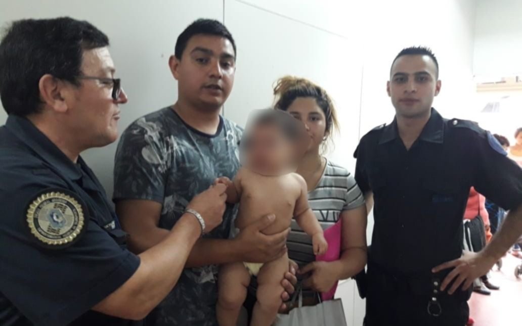 Un oficial de policía reanimó a una beba sin signos vitales