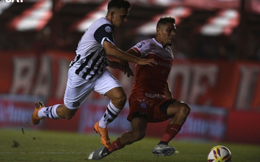 El Bicho, otro que juega para el Lobo: perdió con Talleres y se hunde