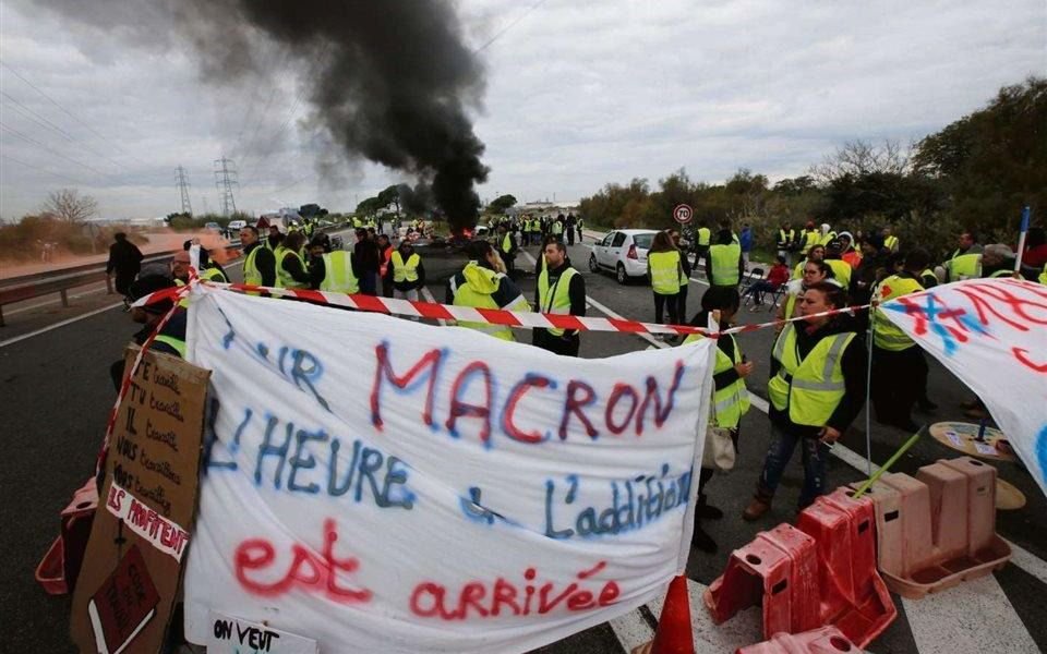 La policía reprimió protestas en contra del aumento del combustible en Francia
