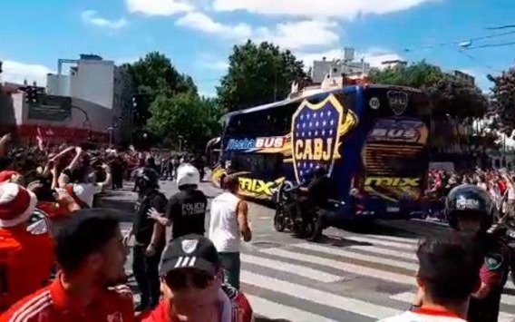 Los 30 detenidos por la agresión al micro de Boca quedaron en libertad