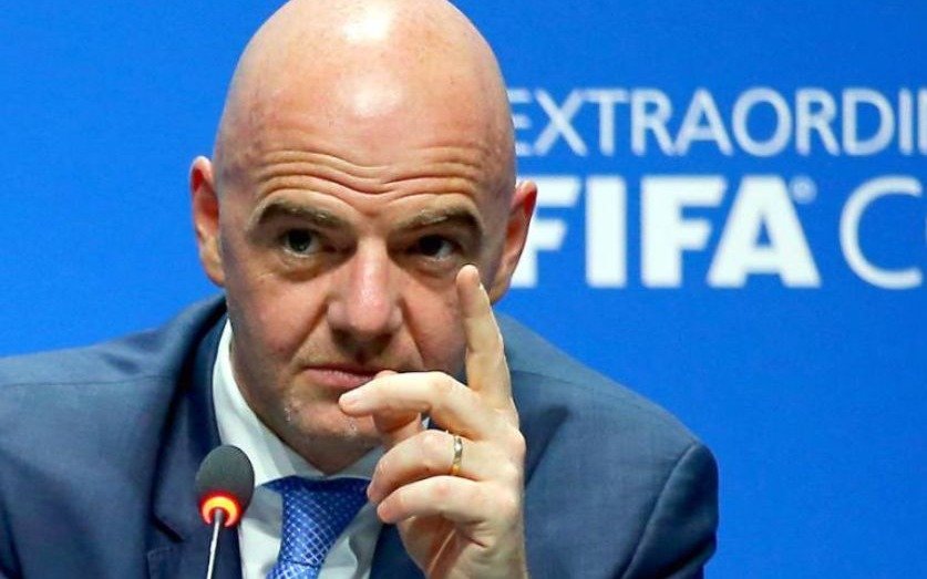 El presidente de la FIFA negó amenazas con medidas disciplinarias