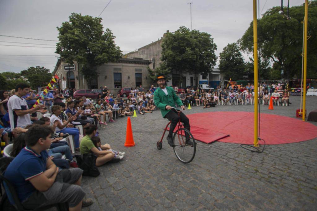 Festejos en Meridiano V por los 20 años del centro cultural Estación Provincial