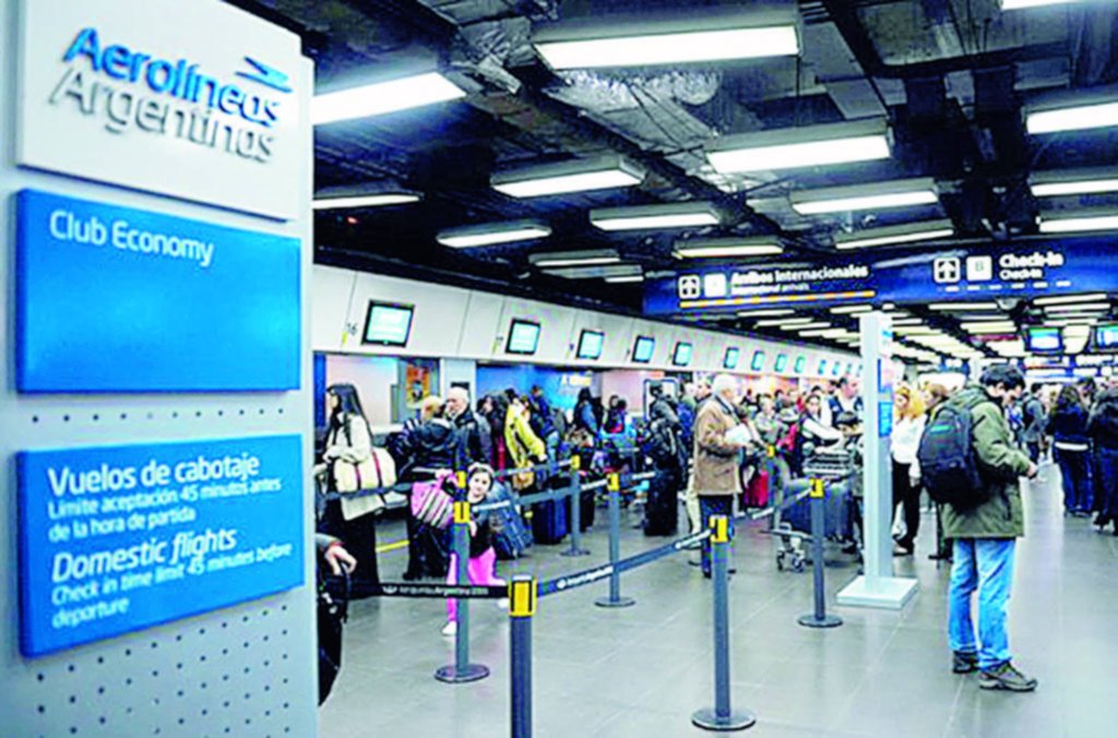 Aerolíneas canceló todos los vuelos por la huelga de los aeronáuticos