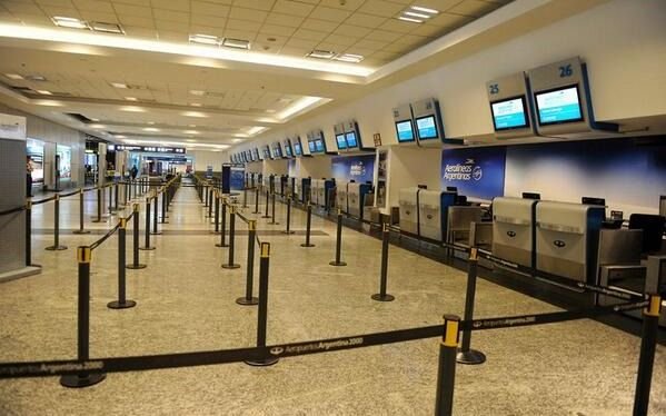 Aeroparque casi desierto por el paro de Aerolíneas Argentinas