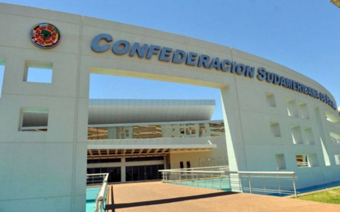 Quiénes integran el Tribunal de Conmebol que define la denuncia de Boca