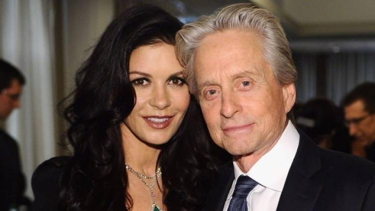 Zeta-Jones defiende a su marido de las acusaciones